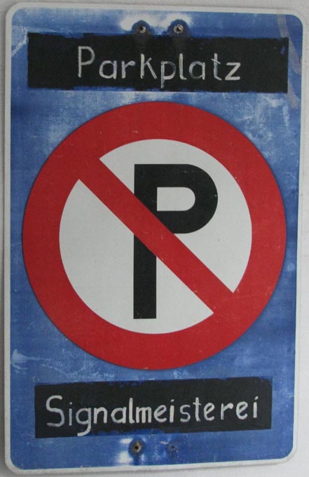 Parkplatzschild für den Signalmeister